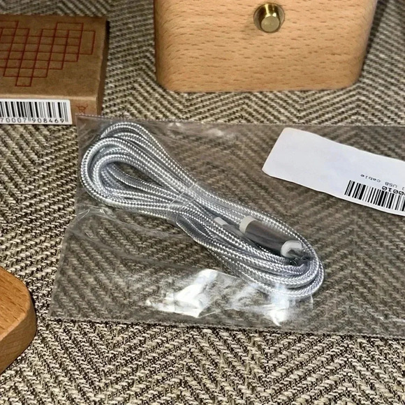 Lovebox BLACK & WHITE EDITION Wifi Message Machine - Picture 4 of 9